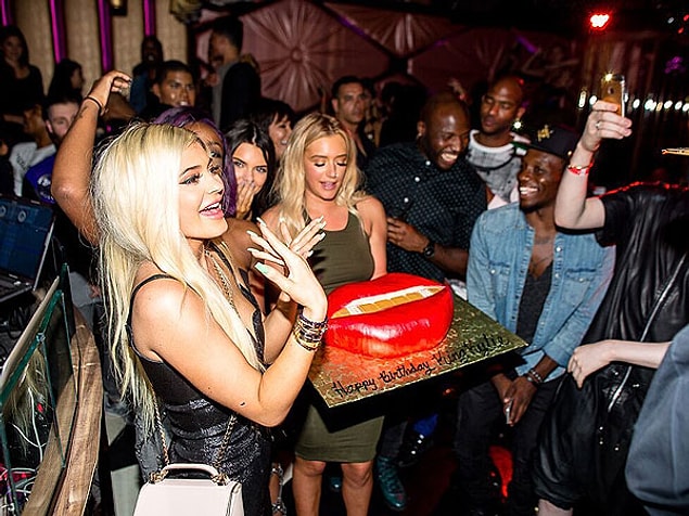 Kylie Jenner, 10 Ağustos'taki doğum gününü her yıl görkemli bir şekilde kutlamasıyla da tanınıyor.