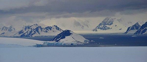 6. -49 derece ile Antarktika Çölü ise dünyanın en soğuk çölüdür. 2010 yılında çölün bazı kısımları -94.7 dereceyi görerek dünya üzerindeki en soğuk dereceyi kayıtlara geçirdi.