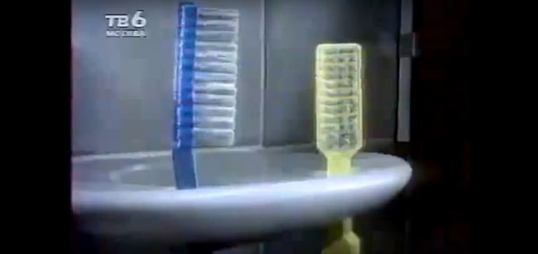 9. Щетка с необычной формой какого бренда загнобила старую прямоугольную?