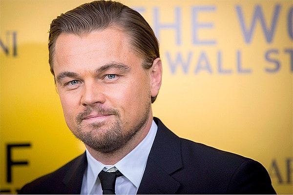 4. А Леонардо Ди Каприо оправдывается, что не любит, когда к нему по-хамски лезут незнакомые люди. С чего бы он должен им улыбаться?