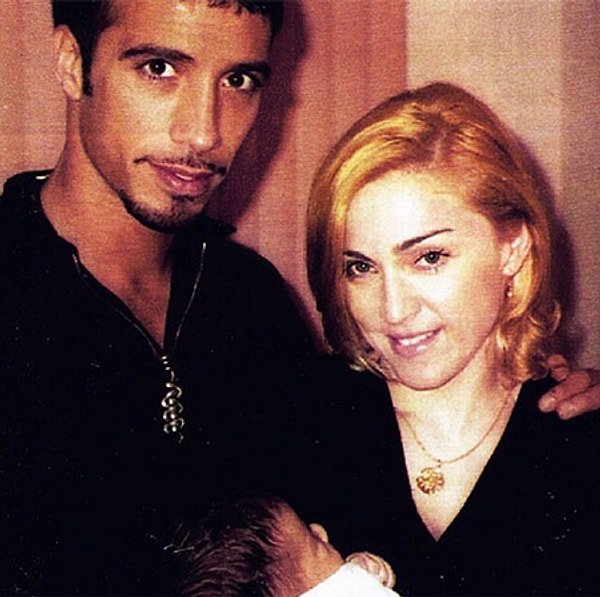 11. В 1996 году Мадонна родила дочку Лурдес Марию Карлоса Леона.