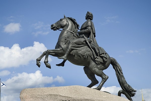 3. В честь кого возвели этот памятник?