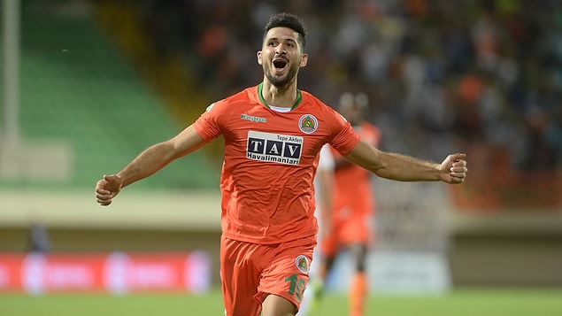 2013-14 sezonundan itibaren Alanyaspor formasını terleten Emre, takımının Süper Lige çıkmasında büyük katkı sağlamıştı. Aynı performansını Süper Lig'de de sürdüren Emre, milli takım forması da giyerek dört büyüklerin transfer gözdesi oldu.