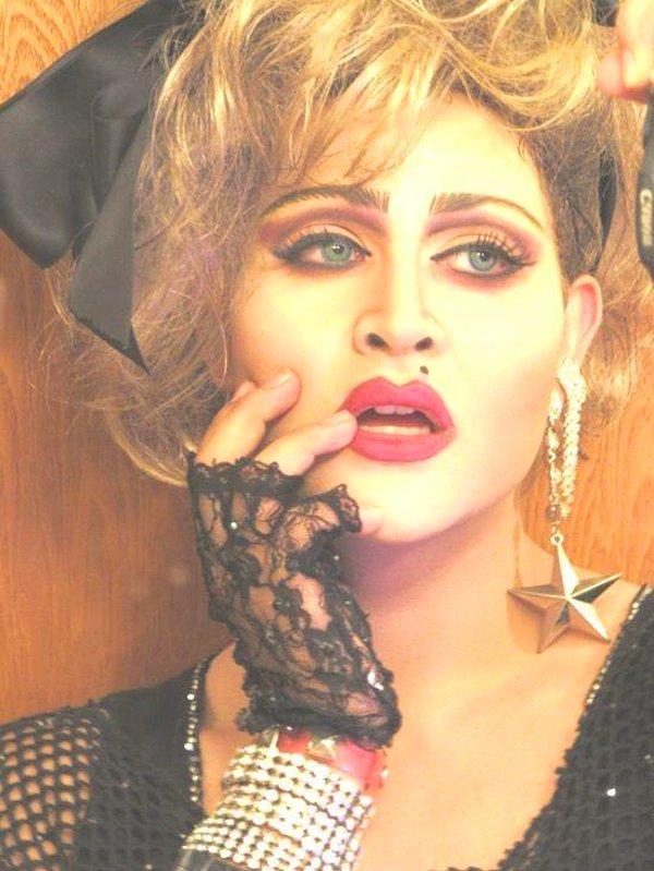 Sahne karakteri olarak ünlü isimleri seçen diğer insanların yanı sıra Adam Guerra, Madonna gibi görünebilmek için estetik ameliyatlarına 200 bin dolar kadar para ödedi.