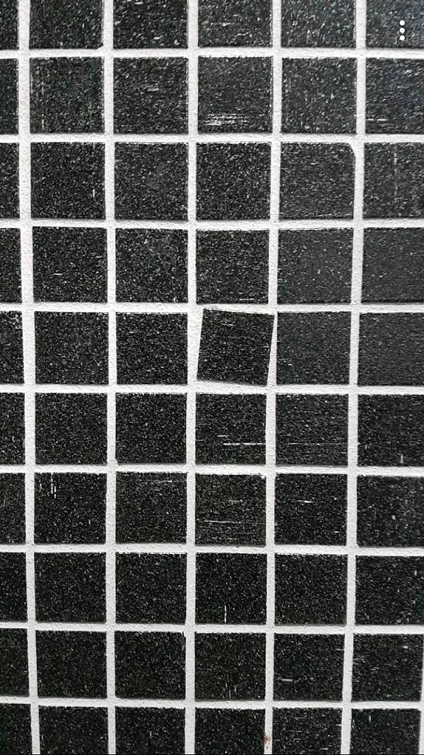 25. Потайная дверь?