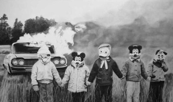 16. Что же делают тут эти дети в масках?