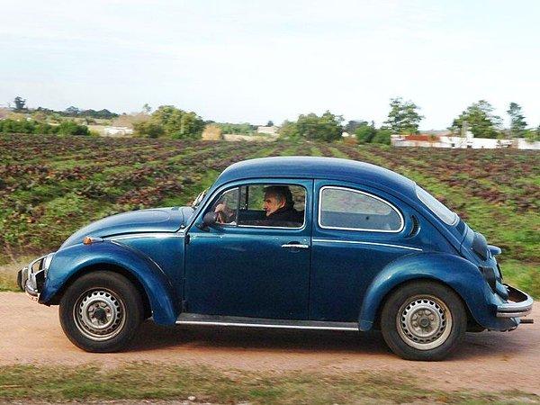 20. Adını sık duyduğumuz Uruguay Devlet Başkanı 1987 model bir Volkswagen Beetle kullanıyor.