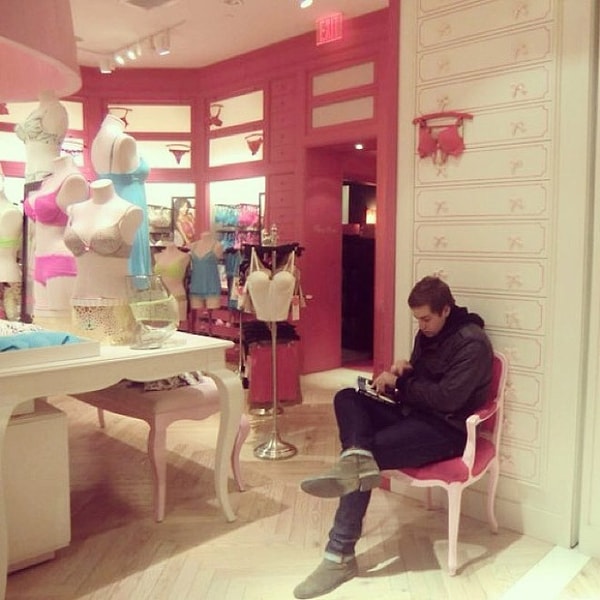 7. Сразу видно, что хочет сбежать 😂