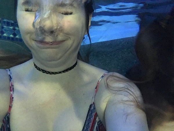 6. А улыбнуться в воде??? Мало похоже на улыбку, правда?)))