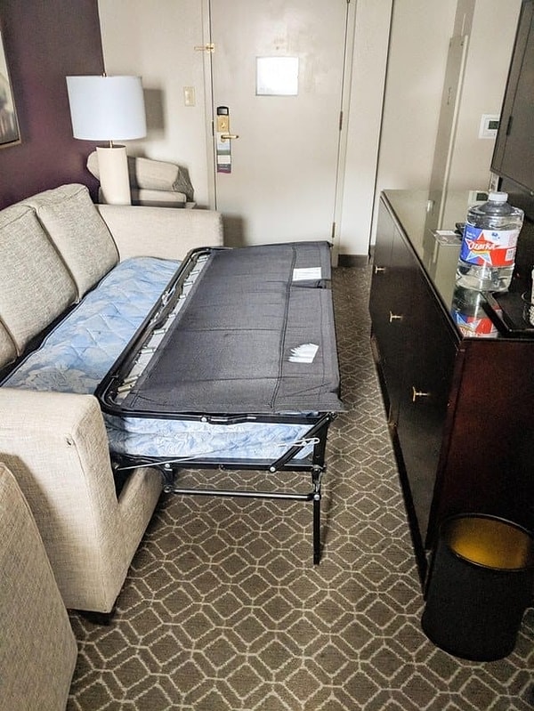 6. Как вам такое расположение дивана?