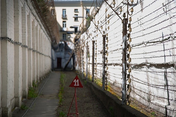 6. Строительство закончилось в 1899 году, и в этом же году в "Крестах" появилось центральное отопление, электричество и вентиляция.