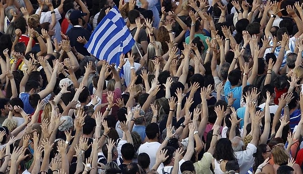 Спустя три года в Греции начался тяжелый экономический кризис.