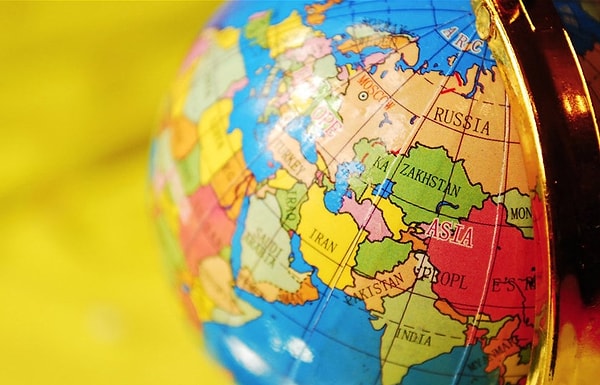 4. Самой северной точкой Евразии, которая расположена на территории России, является...