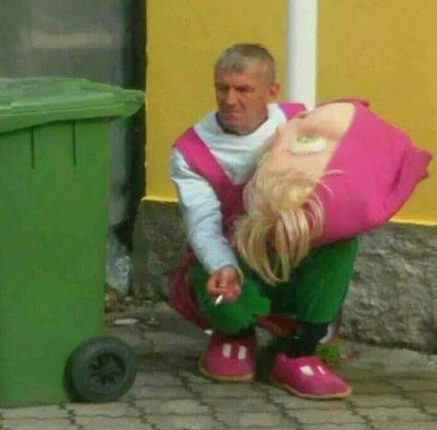 13. İşin, insanları güldürmek ama seni güldüren birisi yok.