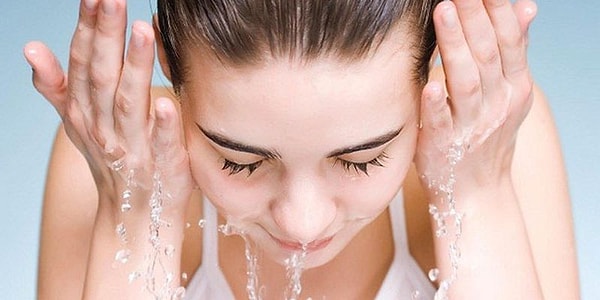 6. Ежедневно умывать лицо