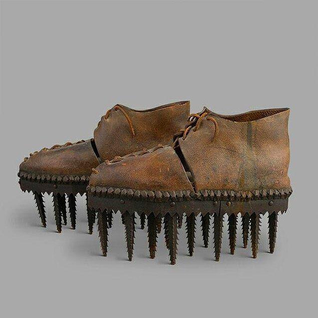 9. 19. yüzyılda kestane soyabileceğiniz tabanı bulunan ayakkabılar: