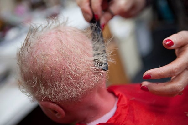 14. Девочке повезло с семьей. Сегодня она окружена любовью родных, а это очень важно!