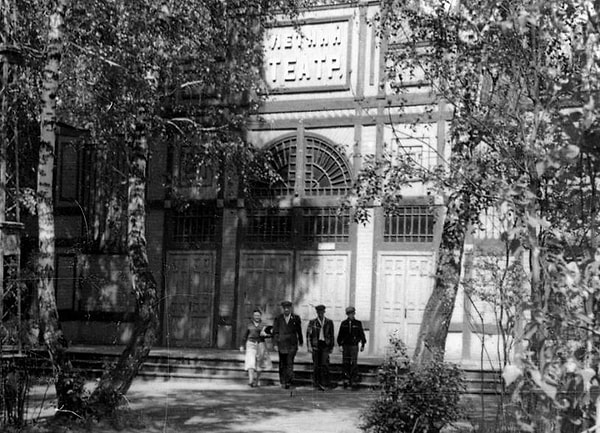 4. Большинство советских парков было построено по его приказу. А также он выпустил постановление о том, что партработники не должны иметь дачи, где больше 3-4 комнат.