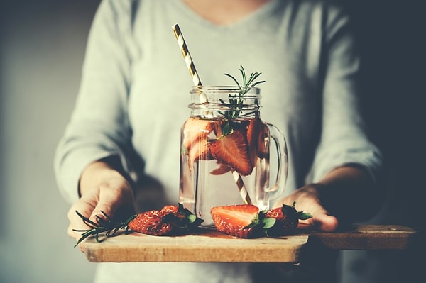 Скорее всего, вы накопили комплексы, не верите в свои силы и мечтаете стать суперзвездой, сидя в соцсетях.