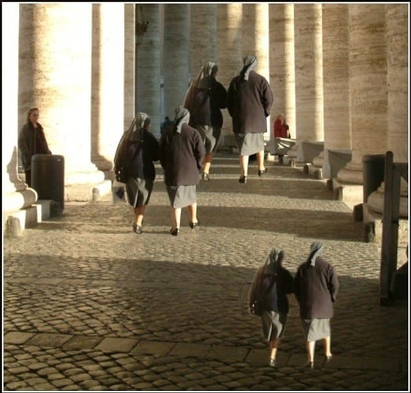 5. Какая из этих пар девушек меньше по размеру?