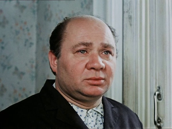 5. Перед вами герой фильма "Афоня" -...