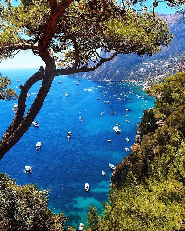 10. Capri - İtalya