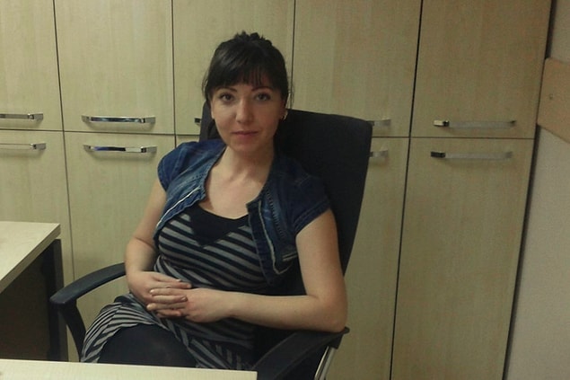 Tacize uğrayan kadın Nazan Bozkurt, olaydan önce her zamanki gibi evine gitmek için dolmuşa binmiş, kulaklıklarını takmış ve telefonuna bakıyordu.