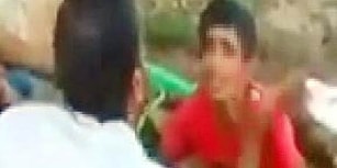 Sosyal Medyayı Ayağa Kaldıran Görüntüler: Fıstık Çaldığı Öne Sürülen Çocuğu Hortumla Islatıp Dövdü