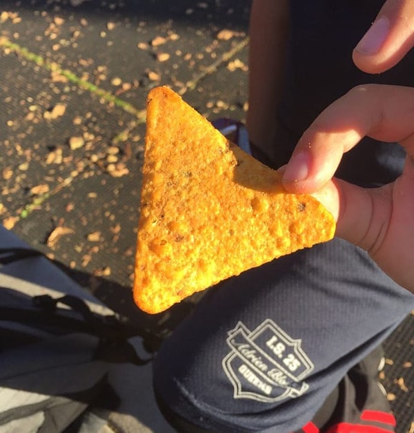 13. Целые чипсы вкуснее, чем их поломанные сородичи