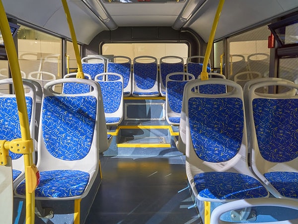 7. А в автобусе вы садитесь сзади или спереди?