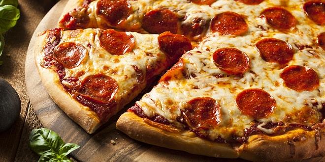 'Daha İyisini Evde Yaparım' Diyenler Haklı Çıktı: Hangi Pizza Markaları Sucuk ve Salam İçin Beyaz Et Kullanıyor?