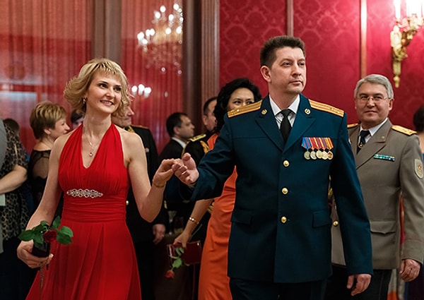 2. А у слова атташе?