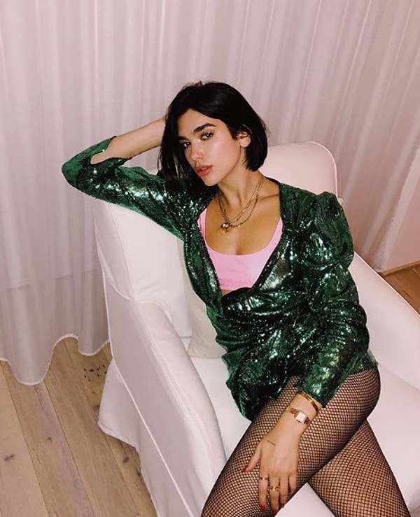 Дуа постриглась покороче, и ей определенно шла такая длина.