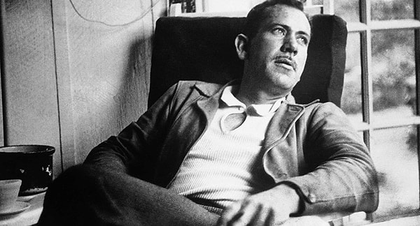 1. Автором какого произведения является Джон Стейнбек?