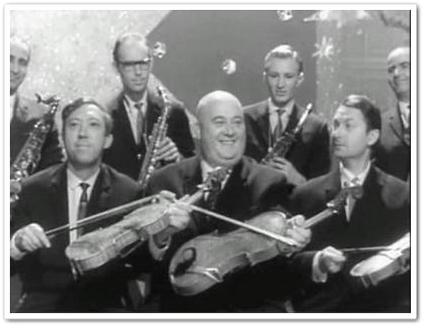 8. Из какого фильма этот кадр, где Вицин, Никулин и Моргунов появились в знаменитом амплуа?