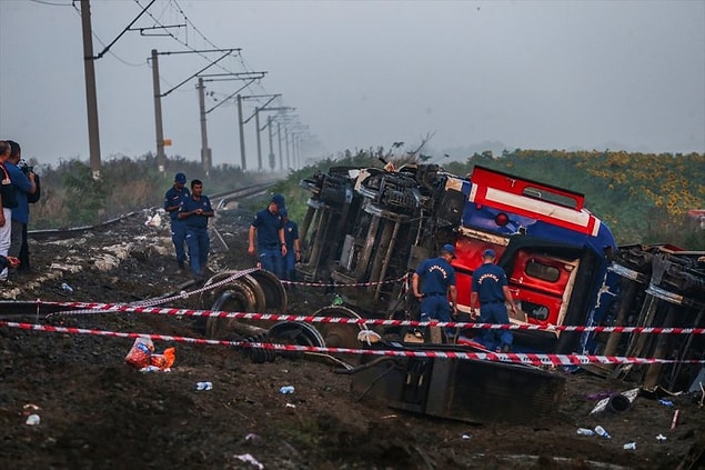 "Seri fren raylarda burulmaya yol açtığı için tren raydan çıktı"