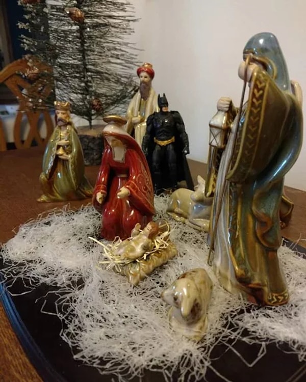 5. Бэтмен тоже присутствовал при рождении Христа
