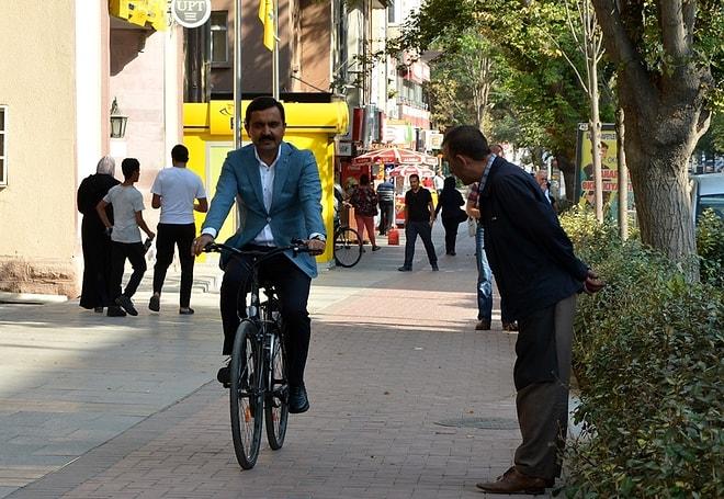 Örnek Olması Dileğiyle! Kırşehir Belediye Başkanı Yaşar Bahçeci Makam Aracı Yerine Bisiklet Kullanmaya Başladı