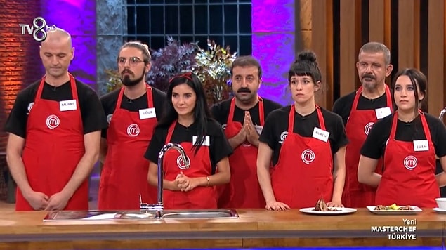 Tabii ki bu bir yemek yarışması. Yarışmacılar kendilerine verilen konsepte göre yemekler yapıyorlar ve çeşitli aşamalardan sonra haftanın en kötü yemek yapanı eleniyor.