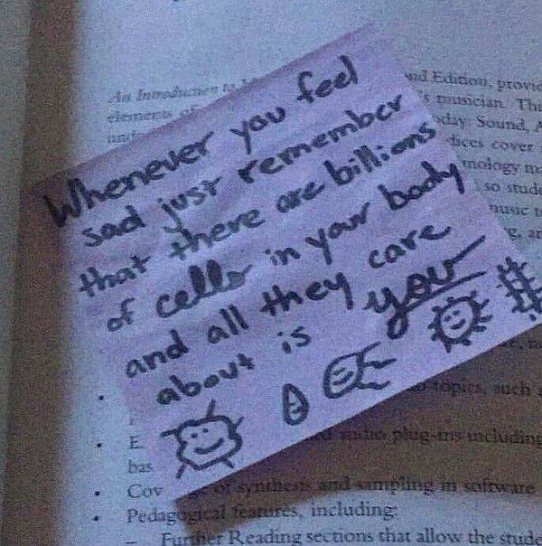 14. "Birisi kütüphanedeki bir kitabın içine bu notu bırakmış."