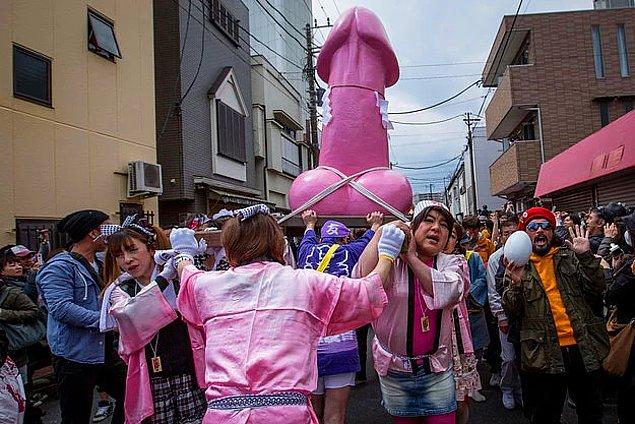 54. Japonya'da her yıl penis ve doğurganlık üzerine bir festival yapılır.