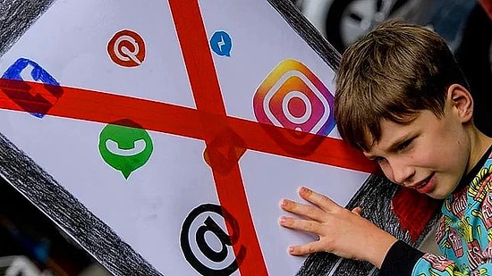 Первый детский митинг в мире прошел в Германии: "Родители, играйте со мной, а не со своими смартфонами!"