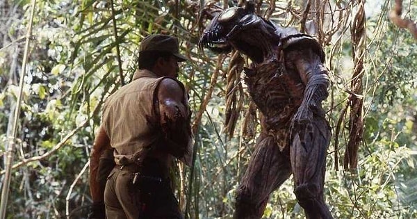 4. Изначально хищника должен был сыграть Жан-Клод Ван Дамм, однако он жаловался, что в костюме слишком жарко и его не видно в камере. Плюс ростом он был значительно ниже главных героев.