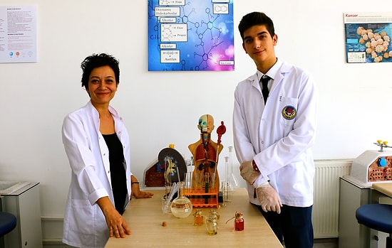 Babasının Rahatsızlığına Çözüm Arıyordu: 16 Yaşındaki Demiralp Uğurlu Geliştirdiği Projeyle Dünya İkincisi Oldu