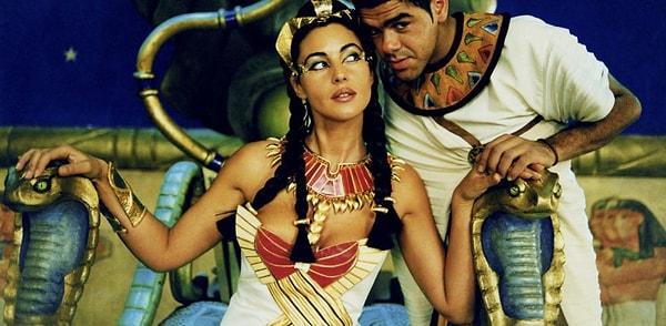 8. Kleopatra iki erkek kardeşiyle de evlendi.