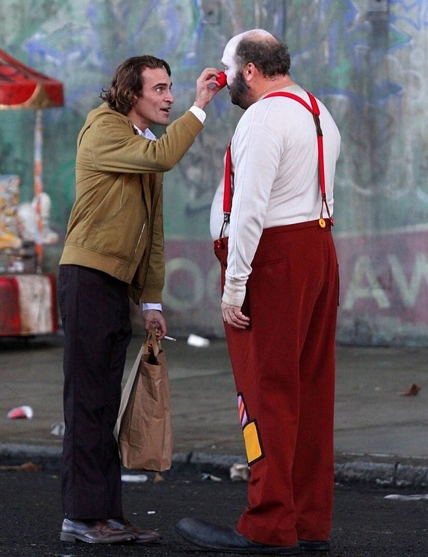 2. Действие фильма будет происходить в 80-е гг. Хотя сюжет киноленты доподлинно неизвестен, многие полагают, что в основу сценария лег комикс "Убийственная шутка".