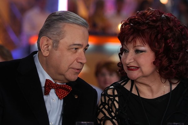 7. Напомним, что сейчас звезда российской юмористической эстрады переживает бракоразводный процесс и раздел имущества с бывшей супругой Еленой Степаненко.