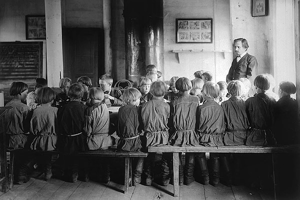 8. Эта задача "100 учеников" из книги "Арифметика" Леонтия Магницкого. Отец решил отдать сына в учебу и спросил учителя: "Скажи, сколько учеников у тебя в классе?" Учитель ответил: "Если придет еще учеников столько же, сколько имею, и полстолько, и четвертая часть, и твой сын, тогда будет у меня сто учеников". Сколько же учеников было в классе?