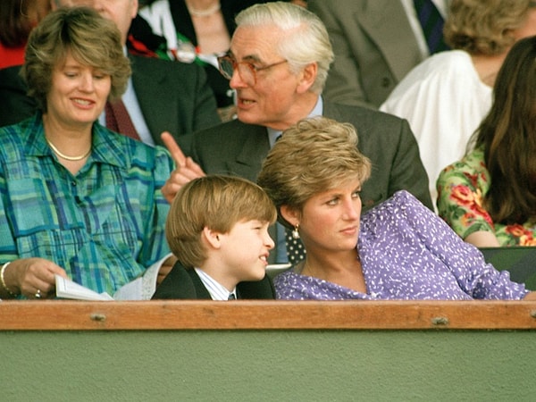 10. 1991 год. Диана славилась своей любовью и нежным отношением к детям. На фото - она с сыном Уильямом.