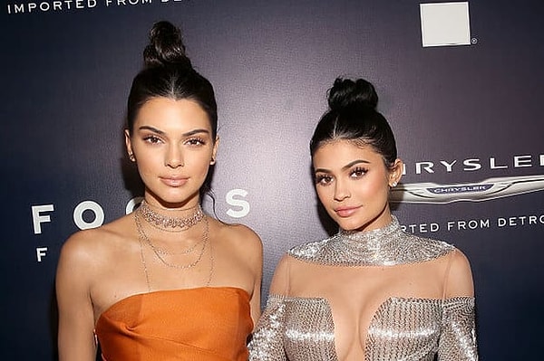 2. Что насчет сестричек Дженнер? Первой родилась...